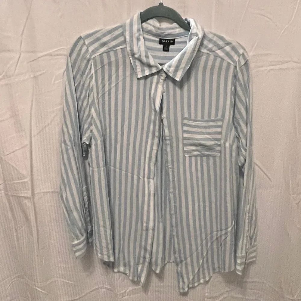 Torrid- Blue & White Striped Button Down Shirt w/ Pocket - Size 1